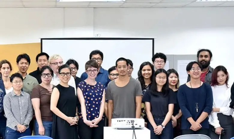 ปิยทัต เหมทัต ศิลปินถ่ายภาพ และ Clare Vea...