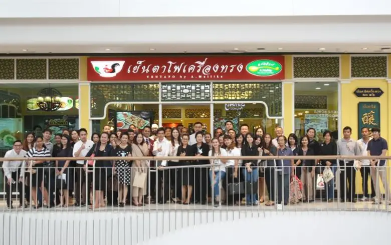 คุณชมพลอย หลีระพันธ์ ประธานเจ้าหน้าที่ฝ่า...