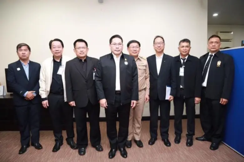 นายมงคล ลีลาธรรม กรรมการผู้จัดการ ธนาคารพ...