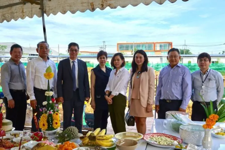 นายองอาจ ปัณฑุยากร (คนที่ 3 จากซ้าย) ประธ...