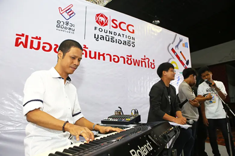  “หนึ่ง – จักรวาล” ร่วมถ่ายทอดประสบการณ์ชีวิต สร้างแรงบันดาลใจให้น้องๆ อาชีวะฝีมือชน คนสร้างชาติ