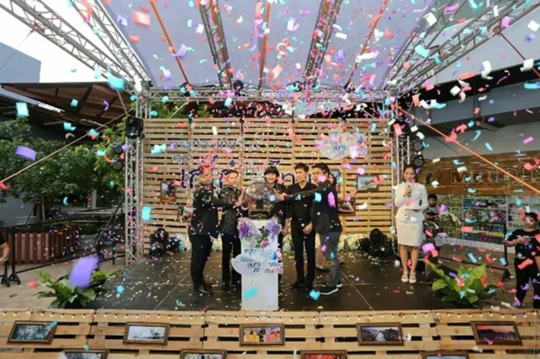 เก็บภาพบรรยากาศความสุข และสนุกในงาน "เพชรสมุทรคีรี วิถีไทย ประชารัฐ" งานท่องเที่ยวสุดเก๋ไก๋ สไตล์วิถีไทย วันที่ 13 – 16 ก.ค. 60 ณ อยุธยาซิติ้พาร์ค จังหวัดพระนครศรีอยุธยา