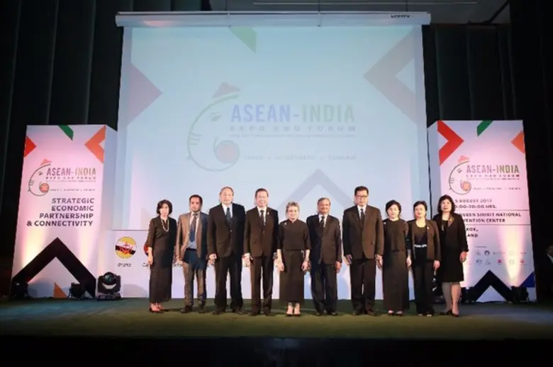 นางอภิรดี ตันตราภรณ์ รัฐมนตรีว่าการกระทรว...