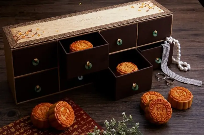 ขนมวันไหว้พระจันทร์ ห้องอาหารจีนหลิว โรงแรมคอนราด กรุงเทพฯ