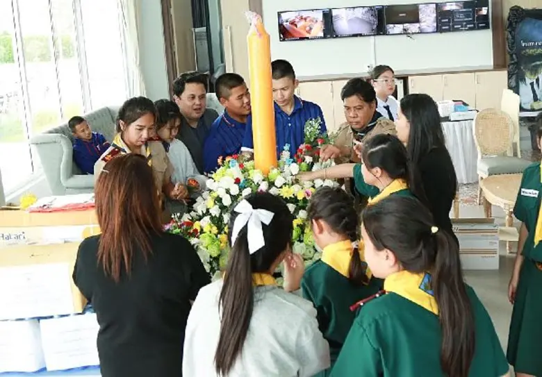 ม.กรุงเทพธนบุรี-รร.สาธิตกรุงเทพธนบุรี ร่วมกิจกรรมแห่เทียนพรรษา ส่งเสริมพระพุทธศาสนา