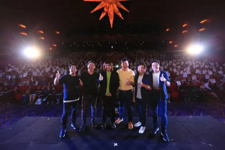 สุธี อัสววิมล (ที่ 2 จากซ้าย) และ สาธร อุ...