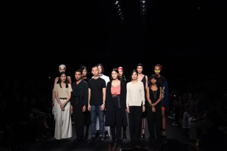 โมเดิร์นกว่าที่เคย!! กสอ. ดันเงินกู้กองทุนประชารัฐสู่อุตฯ แฟชั่น หวังดันมูลค่าอุตสาหกรรมเพิ่ม 30 %