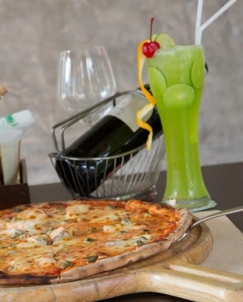 ห้องอาหารพิซซ่า คอนเนคชั่น โรงแรมวินเซอร์...