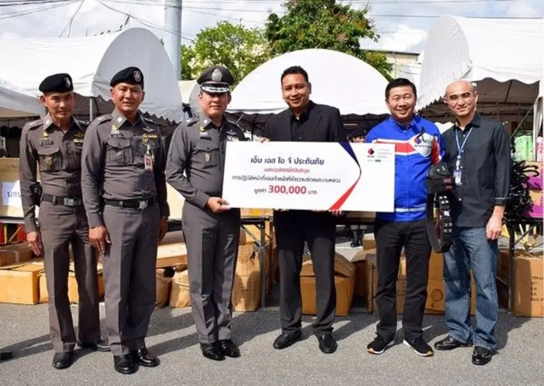 นายคงพรรณ คงพินิจ (ที่ 3 จากขวา) ผู้อำนวย...