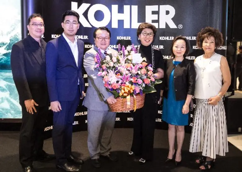 ประไพ ทยานุวัฒน์ (ที่ 3 จากขวา) กรรมการผู...