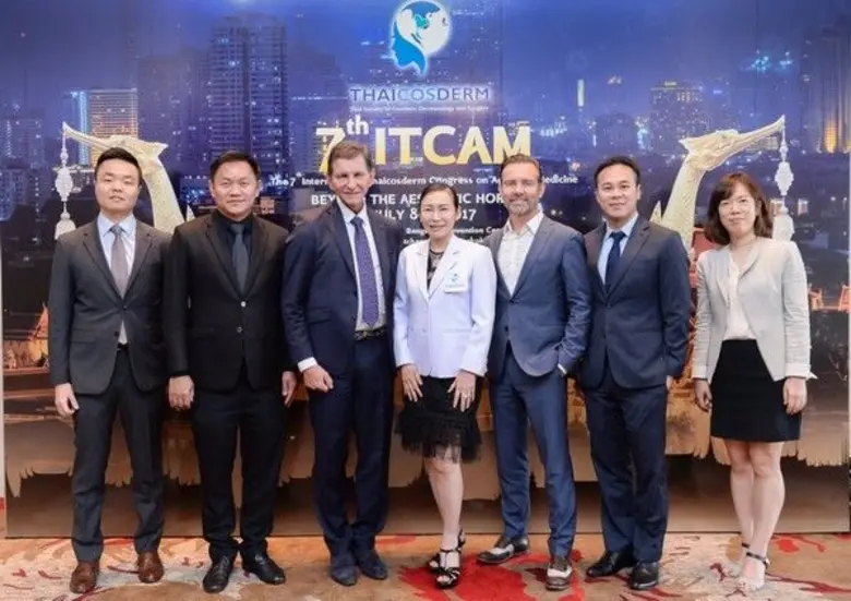 นายแพทย์ธาดา เปี่ยมพงศ์สานต์ นายกสมาคมเวชสาอางและศั...