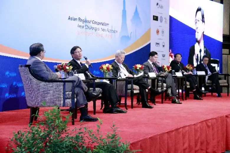 นายเจน นำชัยศิริ ประธานสภาอุตสาหกรรมแห่งป...