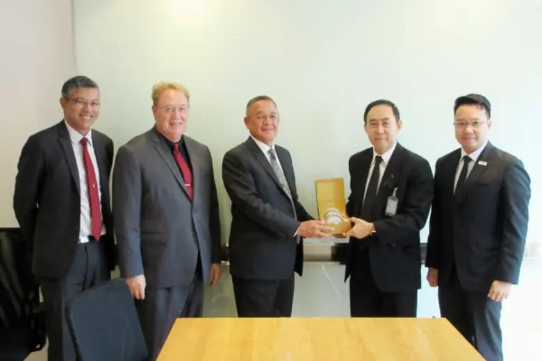 นายพิศิษฐ์ เสรีวิวัฒนา (ที่ 2 จากขวา) กรร...