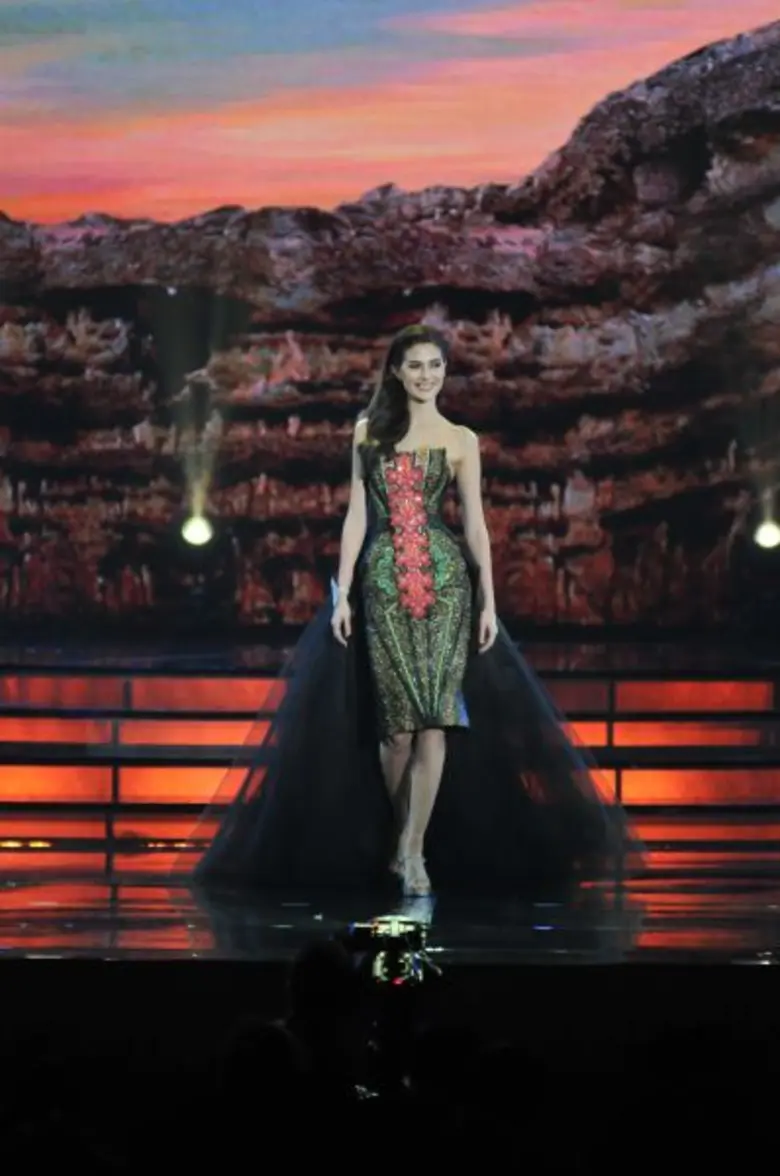 “มารีญา - มารีญา พูนเลิศลาภ” คว้ามงกุฎ “มิสยูนิเวิร์สไทยแลนด์ 2017 เป็น ตัวแทน สาวไทยประกวดมิสยูนิเวิร์ส 2017