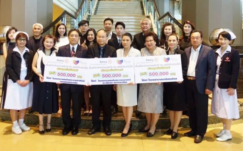 สโมสรโรตารีกรุงเทพเพลินจิต และ มูลนิธิเพื...