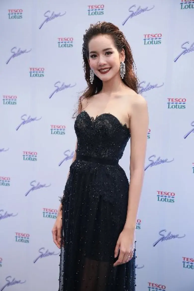 ฮอตฉ่าไปทั้งรันเวย์!! เมื่อ เทสโก้ โลตัส ...