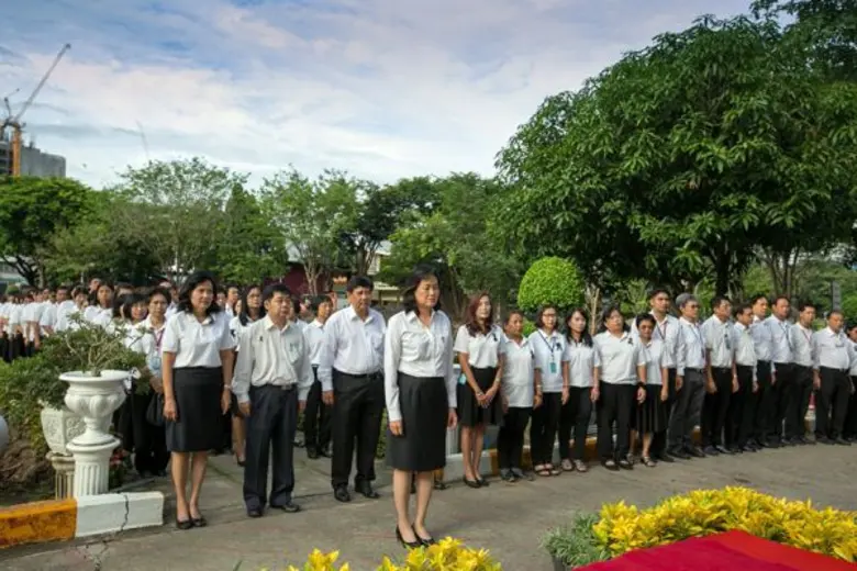 นางสาวดาวน้อย สุทธินิภาพันธ์ ผู้อำนวยการย...