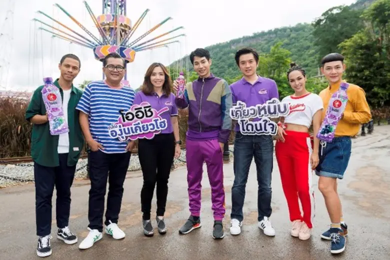 เจษฎากร โคชส์ (คนที่ 3 จากซ้าย) รองกรรมกา...