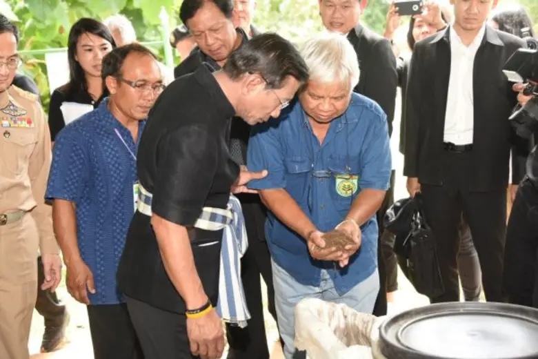 “พลเอกฉัตรชัย” ลงพื้นที่บางเลน ตามติดความก้าวหน้าโครงการ 9101 ชี้คืบหน้าล่าสุดคณะกรรมการฯ ระดับอำเภอ อนุมัติโครงการแล้ว 23,675 โครงการ วงเงินกว่า1.9 หมื่นล้าน คาดเงินเริ่มหมุนเวียนเข้าระบบเศรษฐกิจ 15 ก.ค.นี้เป็นต้นไป