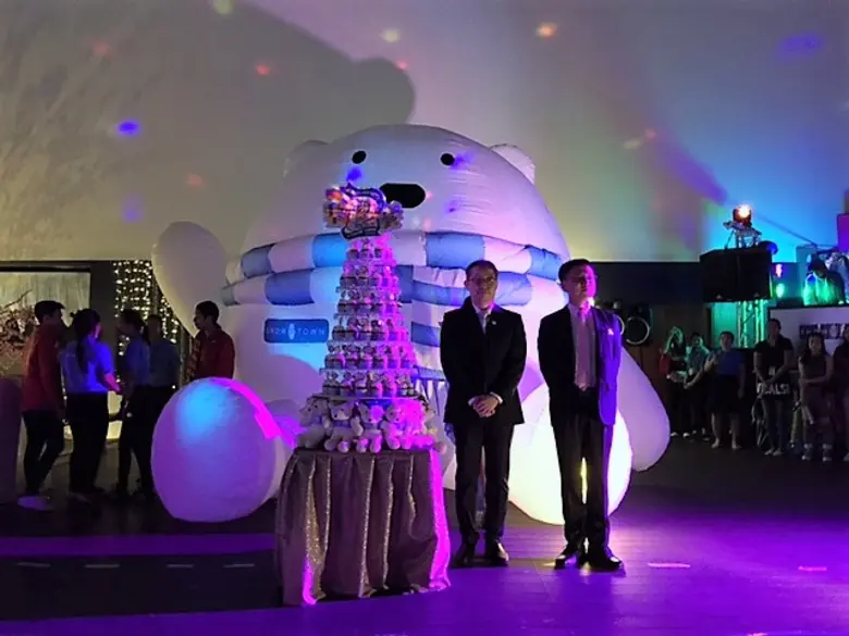 Mr. Satoshi Ueda (กรรมการผู้จัดการ) และ M...