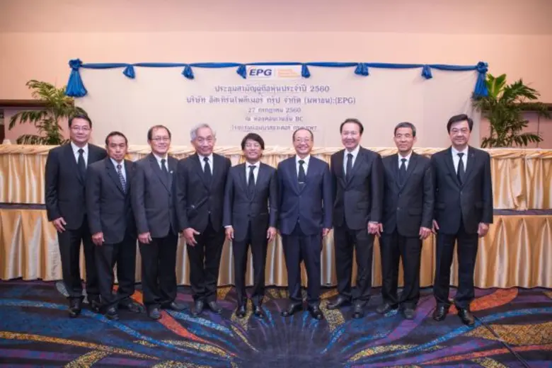 นายวัชรา ตันตริยานนท์ ประธานกรรมการ (กลาง...