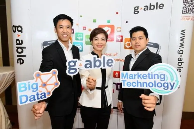 ปาจรีย์ แสงคำ (กลาง) ประธานบริหารกลุ่มงาน...