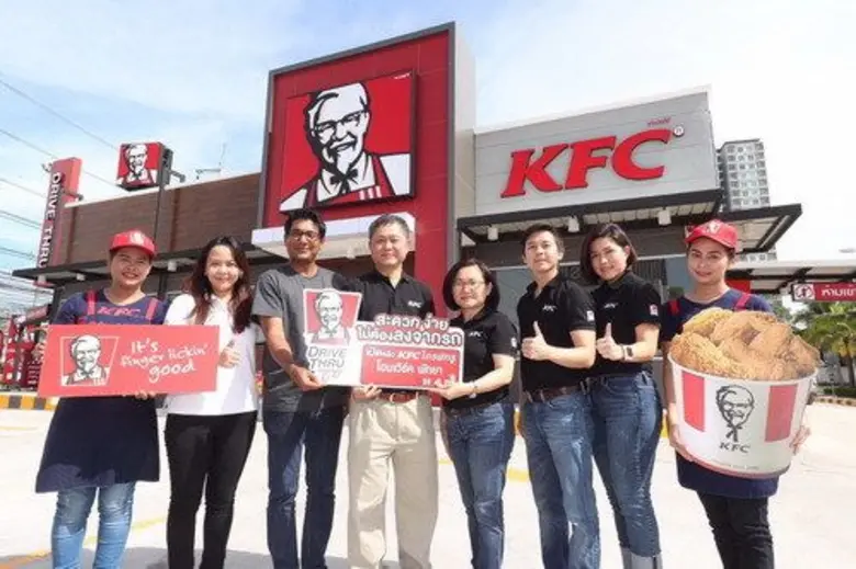 คณะผู้บริหารเคเอฟซี ประเทศไทย ร่วมฉลองเปิ...