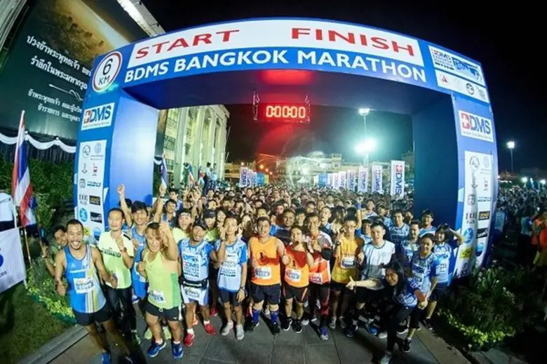 พลเอก มนัส คล้ายมณี นายกสมาคมนักวิ่งเพื่อ...