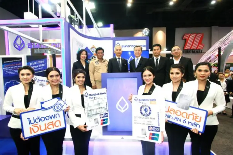 นางสาวพจณี คงคาลัย (ซ้าย) ผู้ช่วยผู้จัดกา...