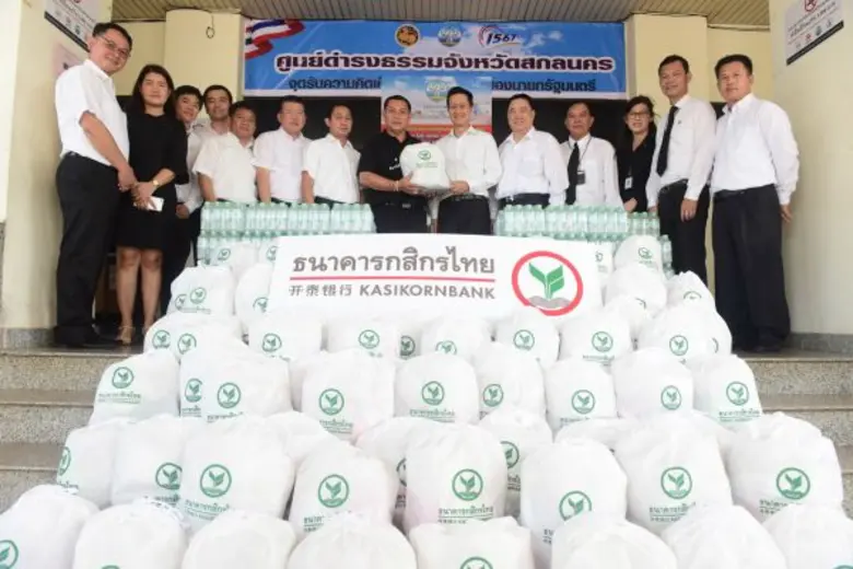 นายพัชร สมะลาภา (ที่ 6 จากขวา) รองกรรมการ...