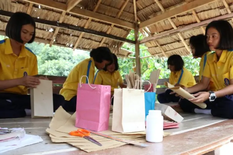 เปลี่ยนขยะเป็นกระดาษ สร้างสำนึกสิ่งแวดล้อม