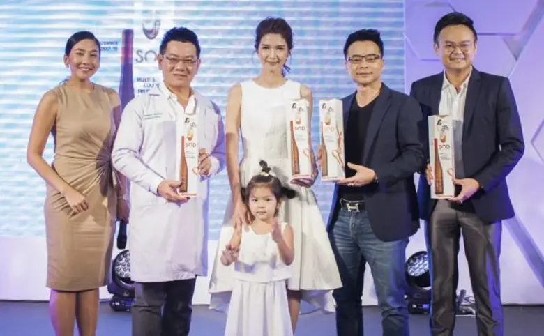 นพ.สิทธวีร์ เกียรติชวนันต์ (ที่ 2 จากซ้าย...