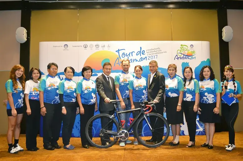 นายพงษ์ภานุ เศวตรุนทร์ ปลัดกระทรวงการท่อง...