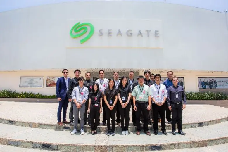 นายนรเชษฐ์ แซ่ตั้ง ผู้จัดการโรงงานเทพารักษ์ บริษัท ...