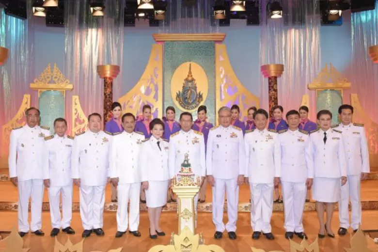 นายอารีพงศ์ ภู่ชอุ่ม (แถวหน้าที่ 6 จากซ้า...