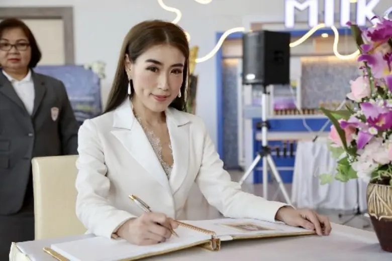 'สาธิตกรุงเทพธนฯ’ ทำพิธี ถวายพระพร ร.10 เฉลิมพระชนม์ 65 พรรษา