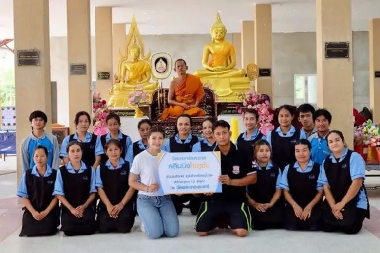 กลุ่มพนักงานแม่บ้าน บริษัท คลีนนิ่ง โซลูช...