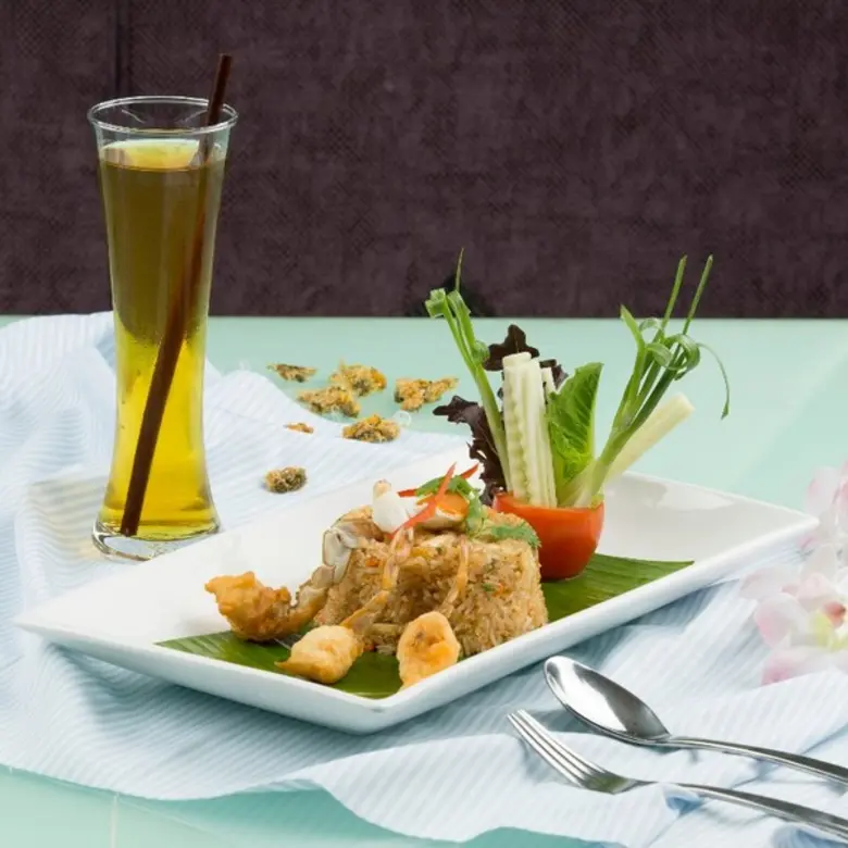 ห้องลิควิดบาร์แอนด์คาเฟ่ โรงแรมศิริ สาทร ...