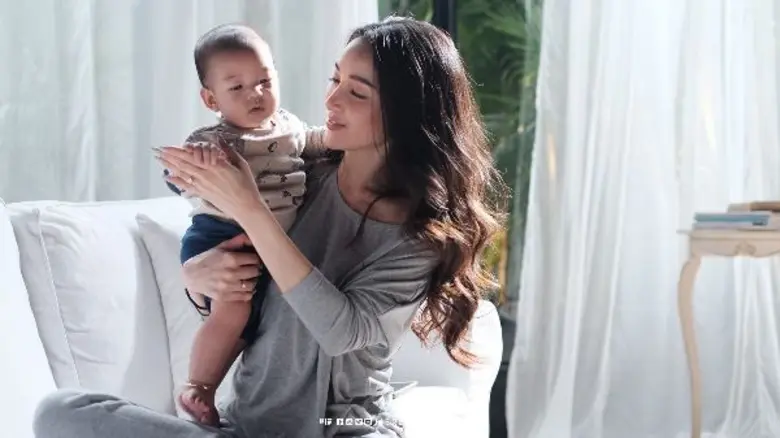 แพท-ณปภา จำลองหนังชีวิต ถ่ายทอดลง MV อย่าปล่อยมือฉันได้ไหม