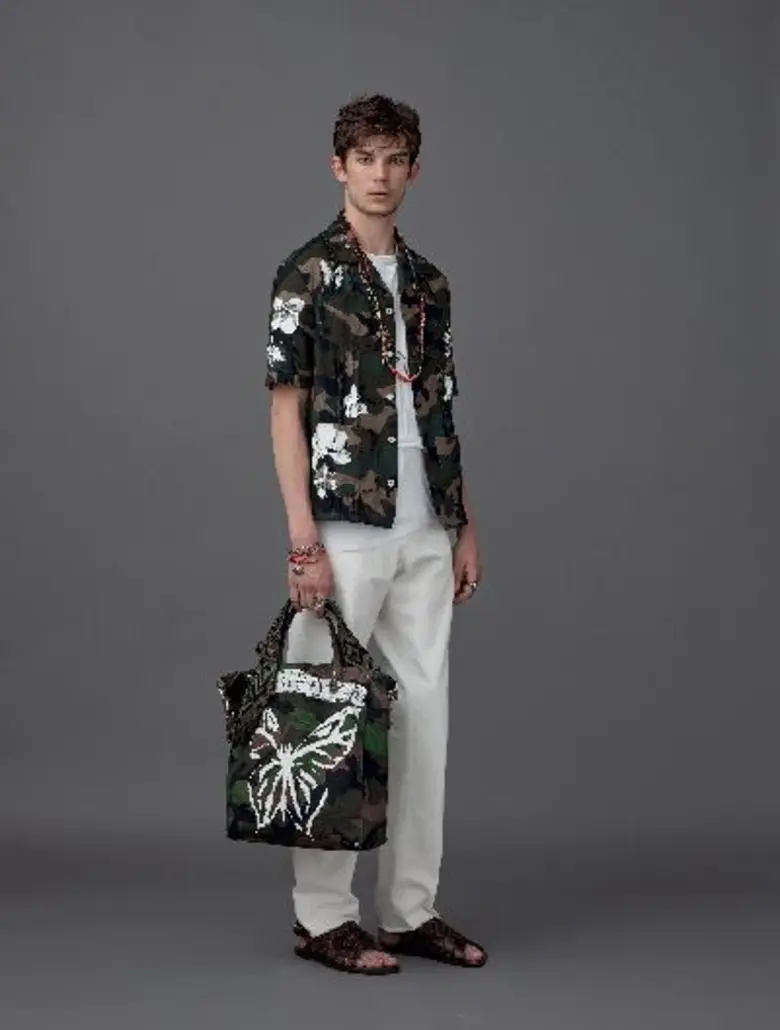 “คามูว์ฟลาจ” ลายพรางดีไซน์ฉกาจ สวยบาดใจตลอดกาล โดดเด่นกว่าใครกับ “ร็อครันเนอร์” ผู้กุมหัวใจสายสนีกเกอร์ตัวจริง