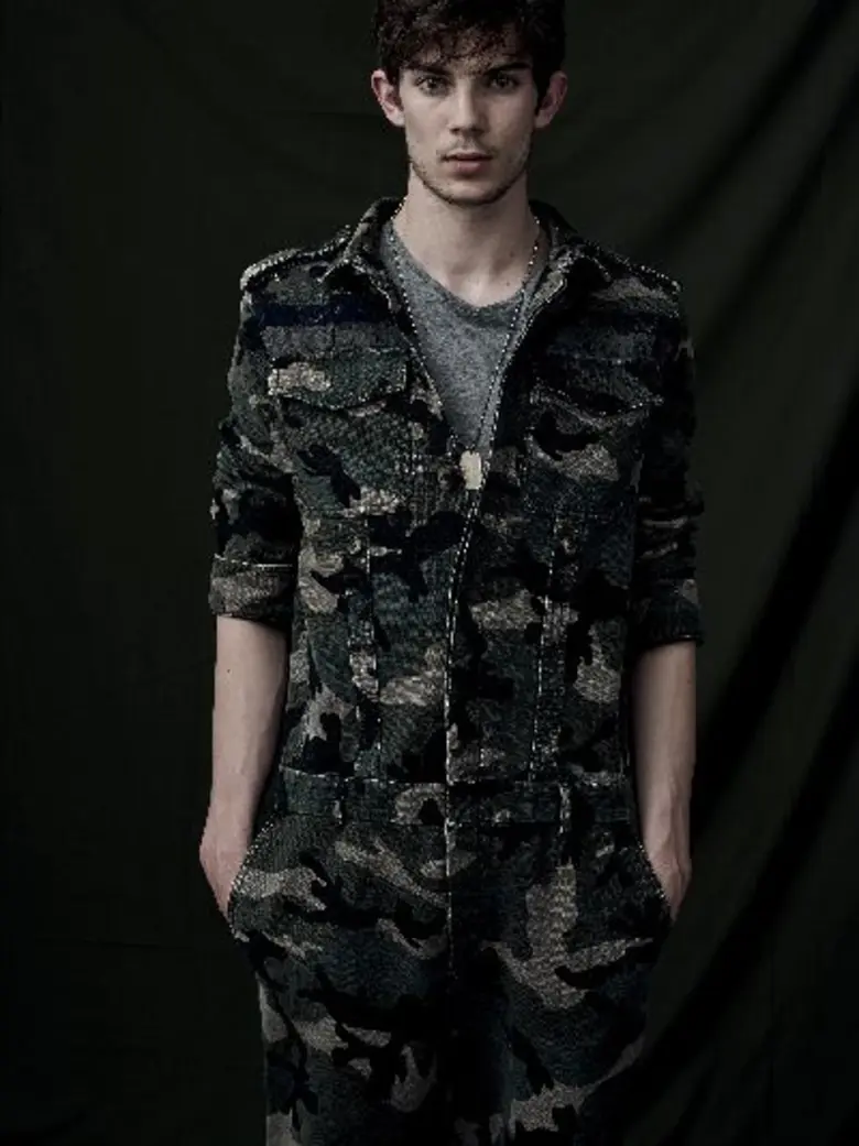 “คามูว์ฟลาจ” ลายพรางดีไซน์ฉกาจ สวยบาดใจตลอดกาล โดดเด่นกว่าใครกับ “ร็อครันเนอร์” ผู้กุมหัวใจสายสนีกเกอร์ตัวจริง