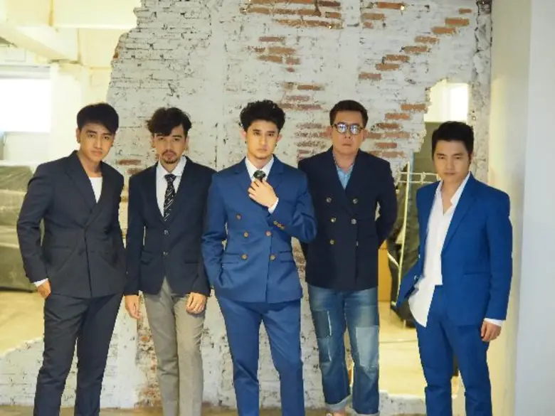 “BLUE SHADE” ปลื้มหนัก ยอดวิว “รักฉันเพราะอะไร” เหยียบ 2 ล้าน!! ขอบคุณแฟนเพลงจากใจ