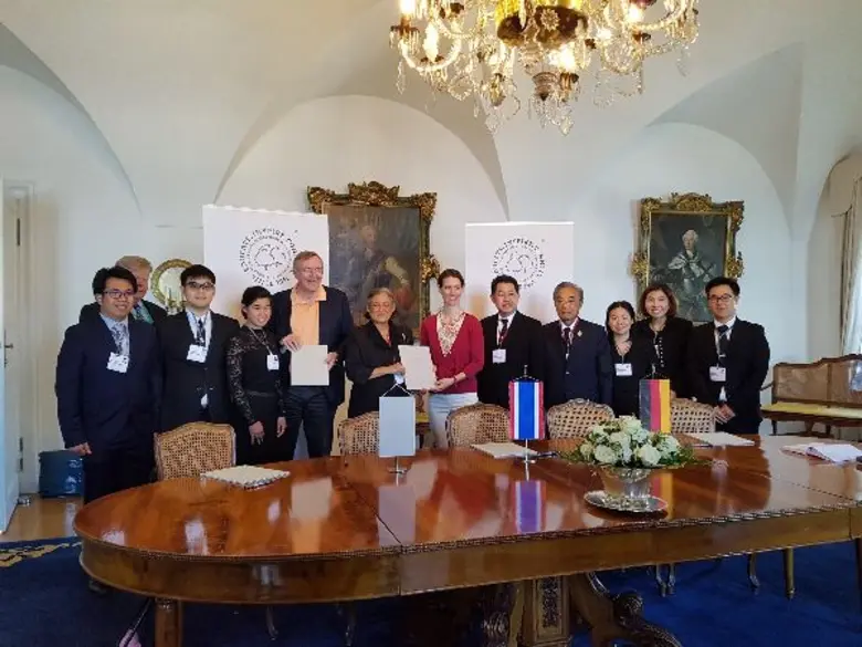 ทุกกลางปีจะเป็นช่วงเวลาพิเศษที่หนุ่มสาวนั...