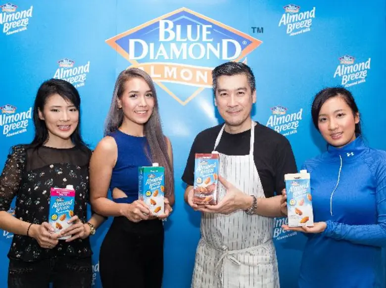 บลูไดมอนด์ โกรเวอร์ จัดงาน "Almond Breeze...