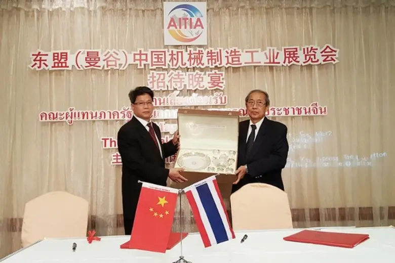 นายมนตรี พงษ์พันธุ์ อุปนายกสมาคมการค้าและ...