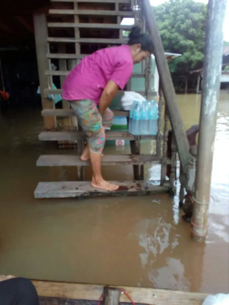 กรม สบส. ระดม อสม.เข้าช่วยเหลือประชาชน แนะวิธีทำความสะอาดบ้านหลังน้ำท่วม