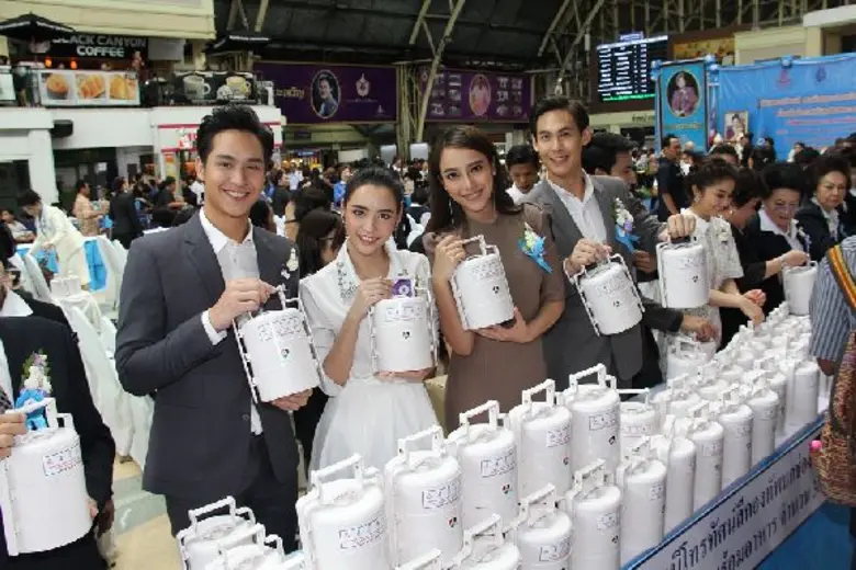 นักแสดง-ผู้ประกาศข่าว ช่อง 7 สี ร่วมจัดเลี้ยงอาหารพระราชทาน เนื่องในโอกาสสัปดาห์วันแม่แห่งชาติ ประจำปี 2560