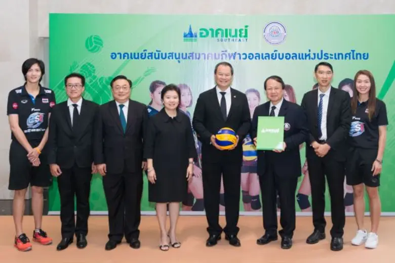 นายโชติพัฒน์และนางอาทินันท์ พีชานนท์ ประธ...