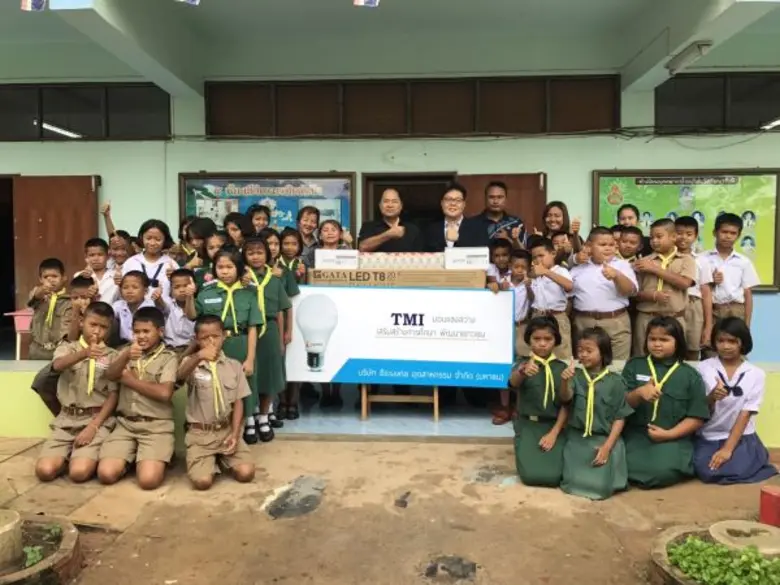 นายชวัสกร ตามไท (กลาง) รองผู้จัดการฝ่ายขา...