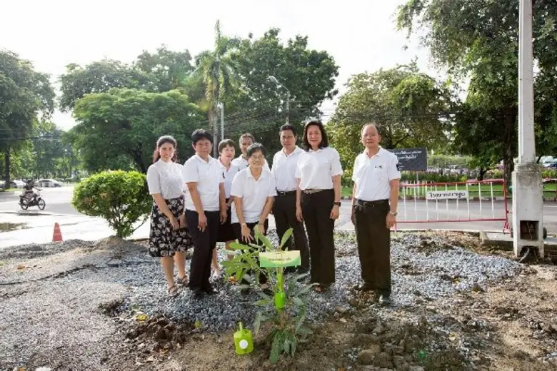ชาวยาสูบร่วมกิจกรรมปลูกต้นไม้เฉลิมพระเกียรติ สมเด็จพระนางเจ้าฯ พระบรมราชินีนาถ ในรัชกาลที่ 9